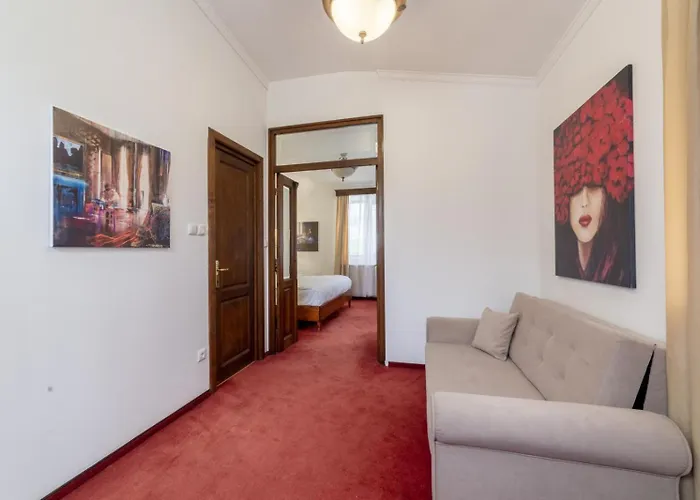 Arc De Triomphe By Citybookings * בוקרשט